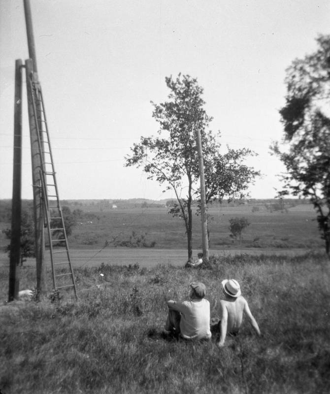 Erecting the South Radio Tower Mast