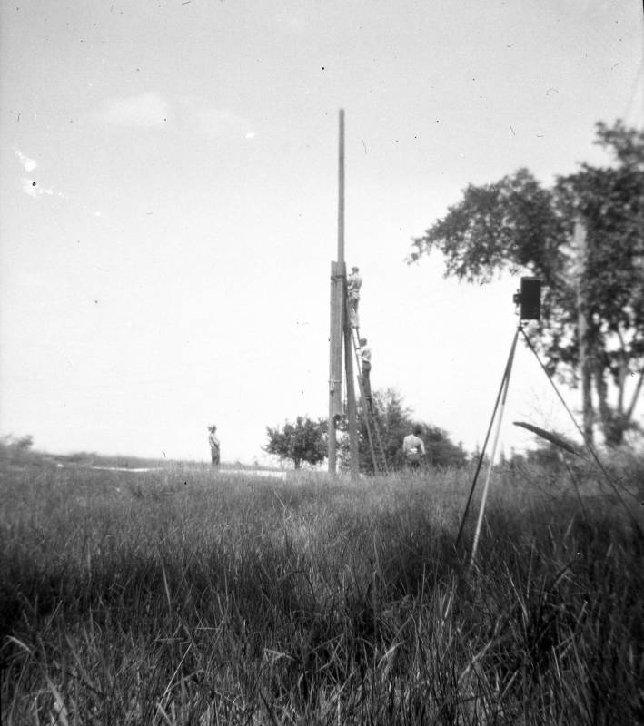 Erecting the South Radio Tower Mast