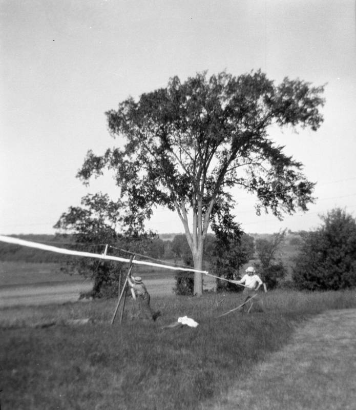 Erecting the South Radio Tower Mast