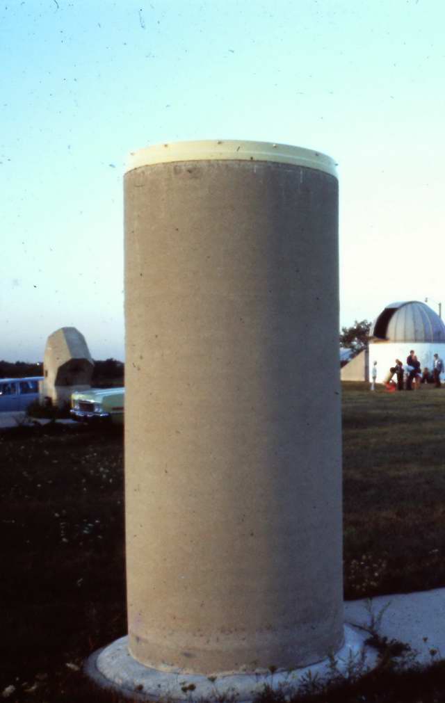 Comet Seeker pillar without the Martin bird house. Around 1976.