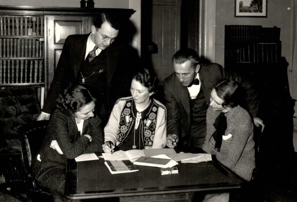 AA editor staff with Halbach at top left.