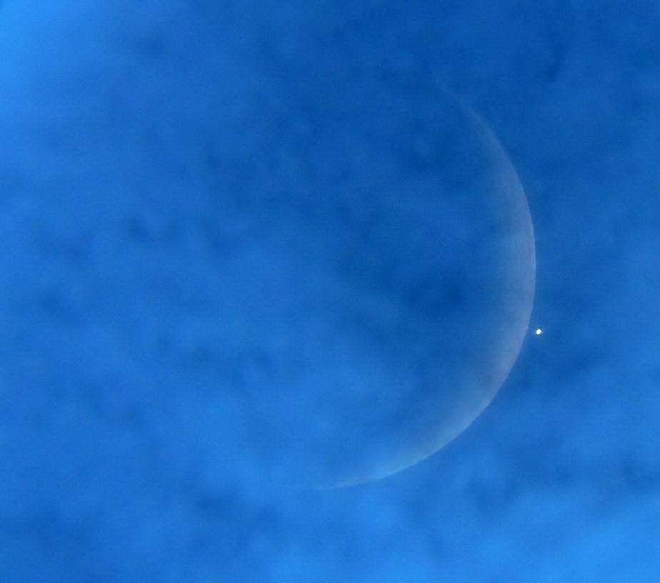 Moon 
		Venus Occultation in Daylight by Gene Hanson 