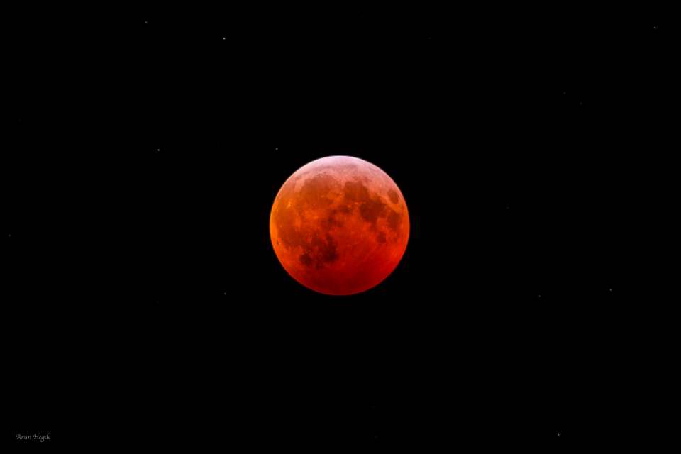 Total Lunar Eclipse  by Arun Hegde 