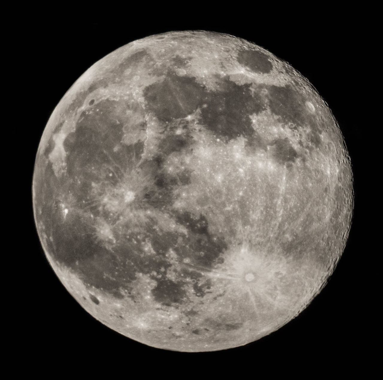 Full Moon by Clark Brizendine 